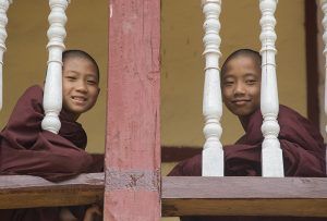 Fotografía Myanmar niños Monjes Budistas